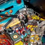 Stern James Bond 007 Premium Pinball Machine - Image 11